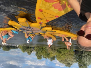 SUP Yoga am Dämmeritzsee in Erkner nahe Berlin SUP Yoga am Dämmeritzsee in Erkner nahe Berlin